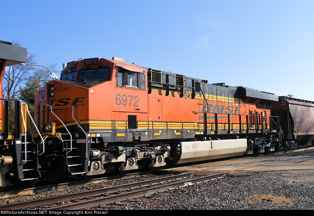 BNSF 6972 Pusher